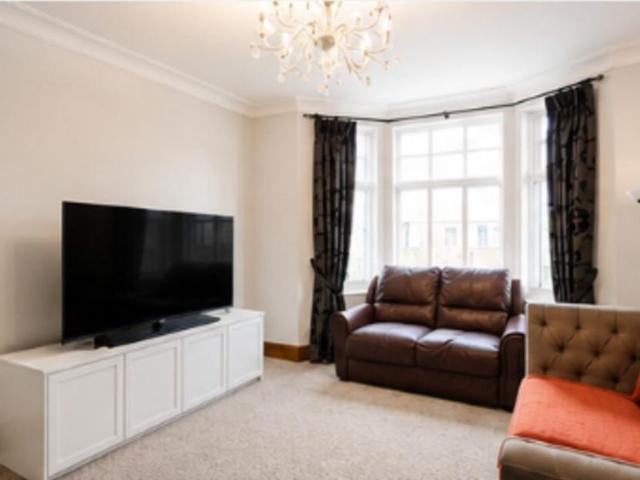 4 bedroom end of terrace house to rent