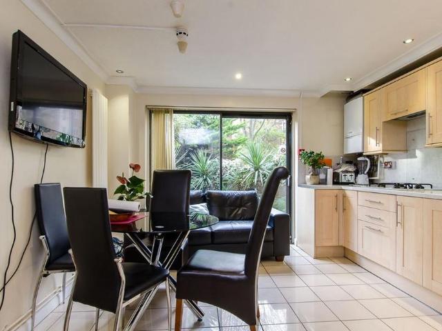4 bedroom end of terrace house to rent
