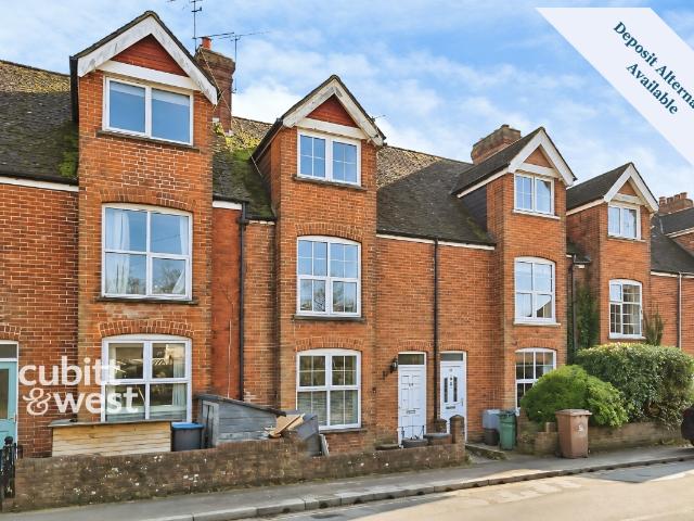 4 bedroom end of terrace house to rent