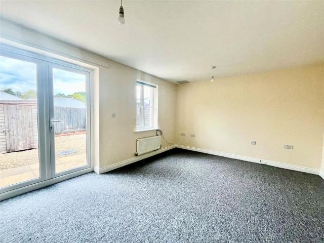 4 bedroom end of terrace house to rent
