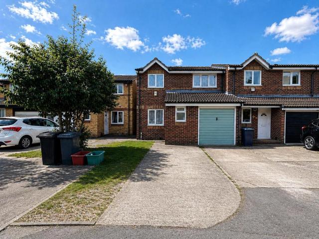 4 bedroom end of terrace house to rent