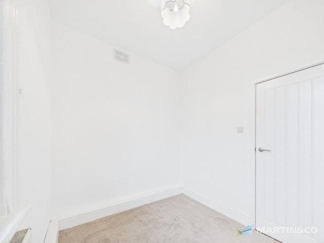 4 bedroom end of terrace house to rent