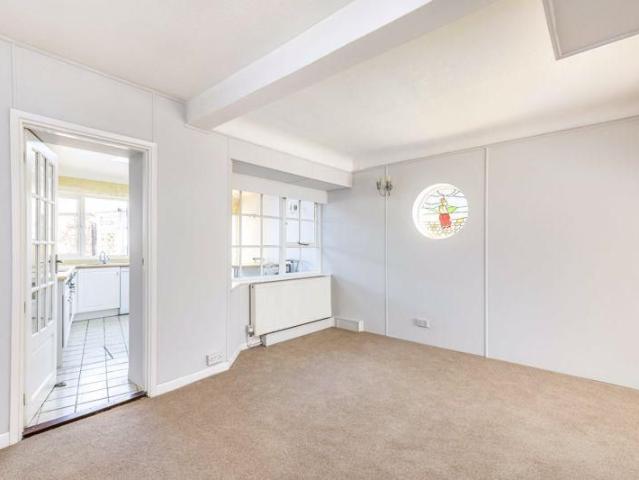4 bedroom end of terrace house to rent