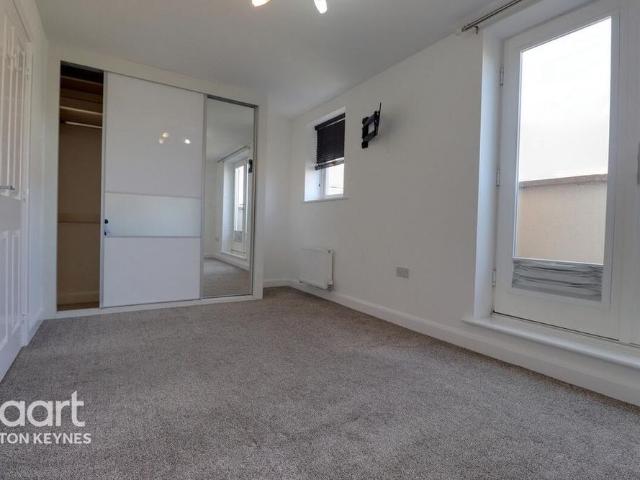 4 bedroom end of terrace house to rent