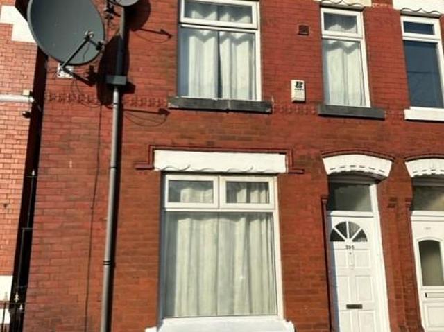 4 bedroom end of terrace house to rent