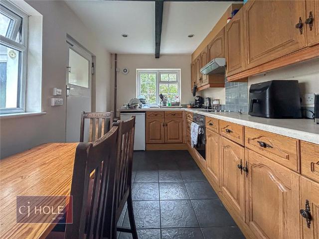 4 bedroom end of terrace house to rent
