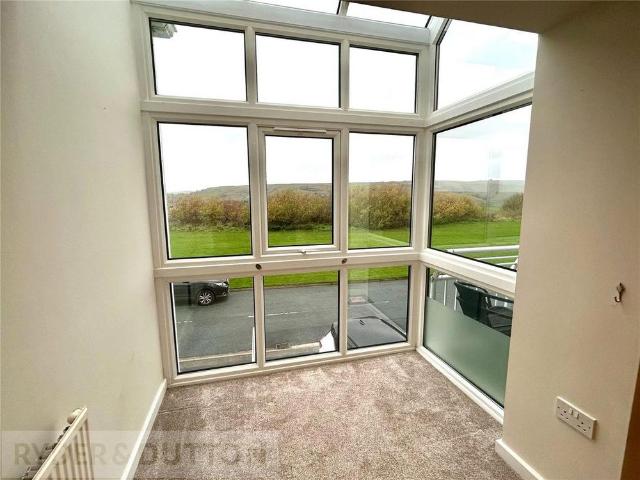 4 bedroom end of terrace house to rent