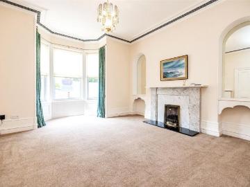 4 bedroom end of terrace house to rent