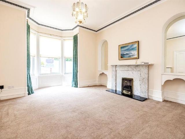 4 bedroom end of terrace house to rent