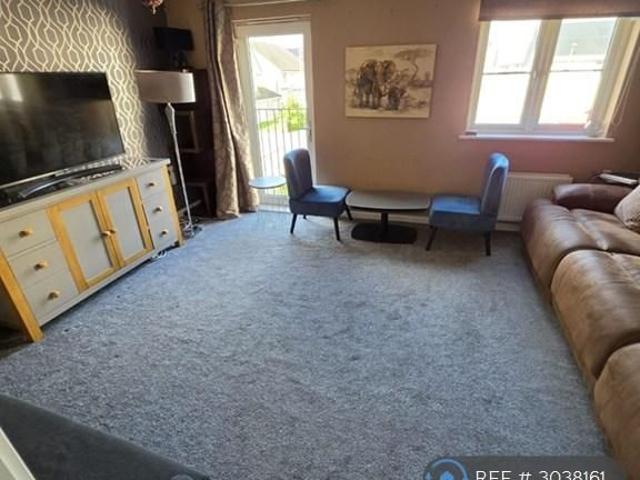 4 bedroom end of terrace house to rent