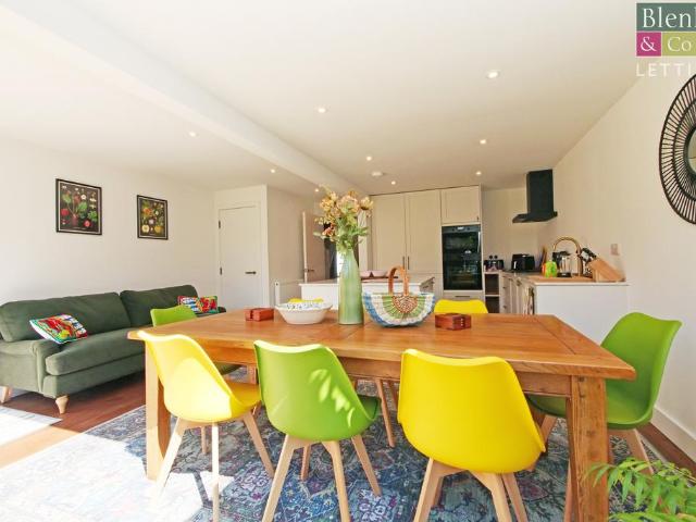 4 bedroom end of terrace house to rent