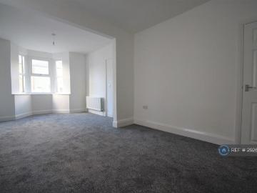 4 bedroom end of terrace house to rent