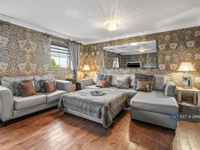 4 bedroom end of terrace house to rent