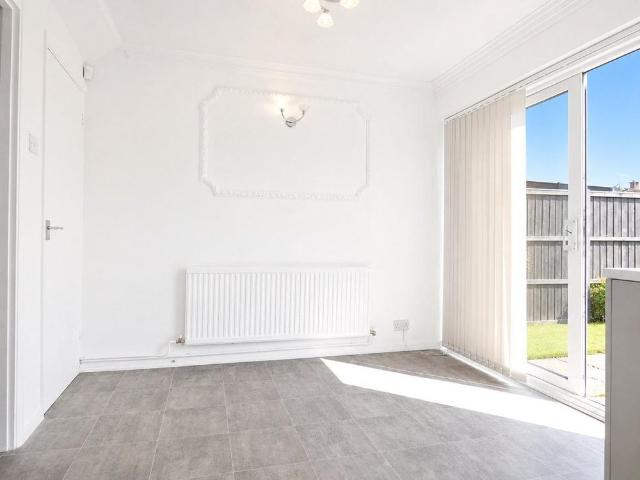 4 bedroom end of terrace house to rent