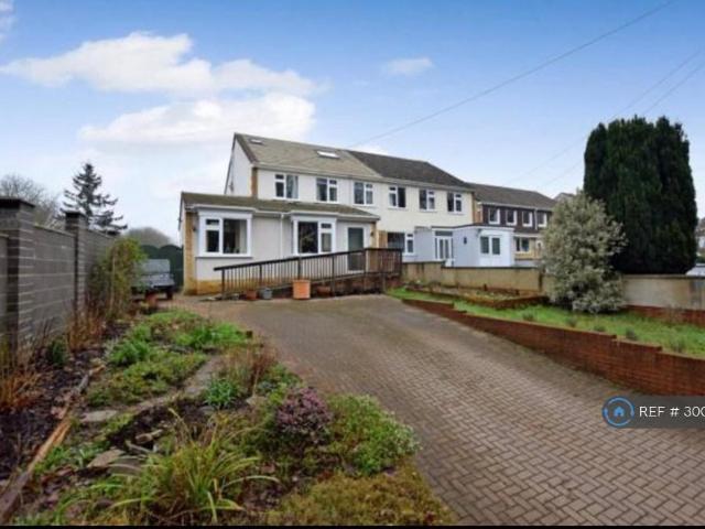 4 bedroom end of terrace house to rent
