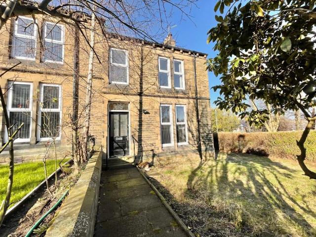 4 bedroom end of terrace house to rent