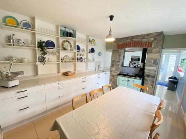 4 bedroom end of terrace house to rent
