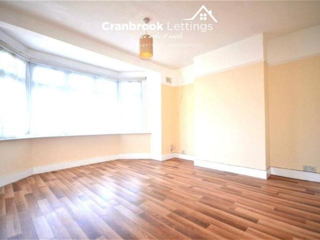 4 bedroom end of terrace house to rent