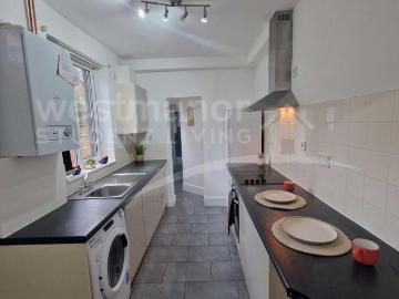 4 bedroom end of terrace house to rent