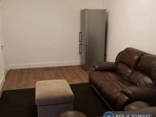 4 bedroom end of terrace house to rent