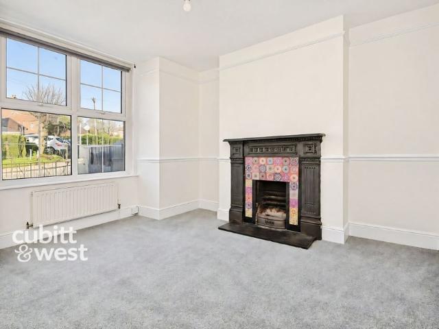 4 bedroom end of terrace house to rent