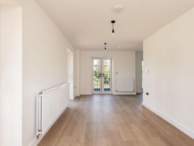 4 bedroom end of terrace house to rent