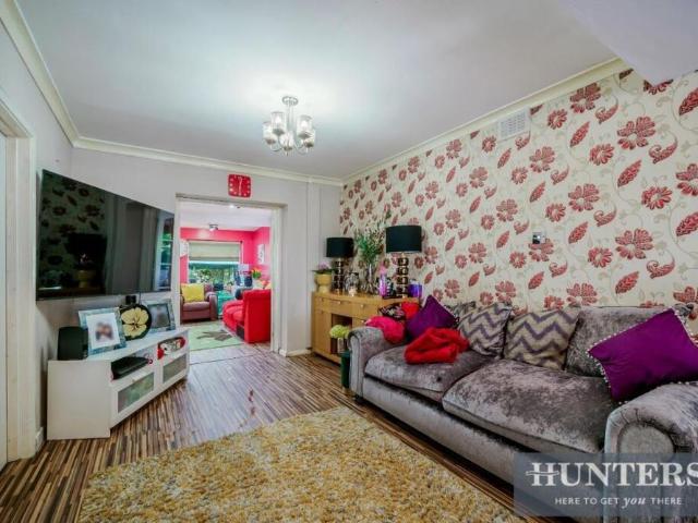 4 bedroom end of terrace house to rent