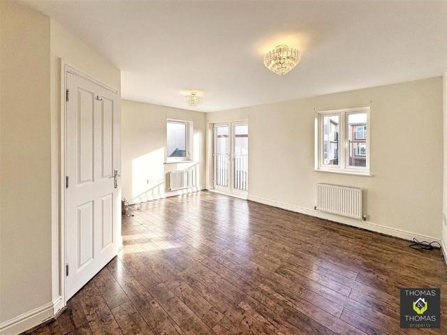 4 bedroom end of terrace house to rent
