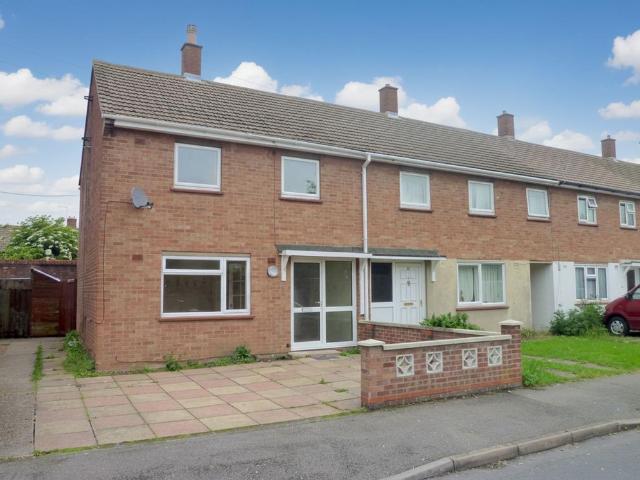 4 bedroom end of terrace house to rent
