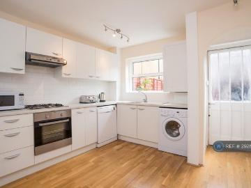 4 bedroom end of terrace house to rent