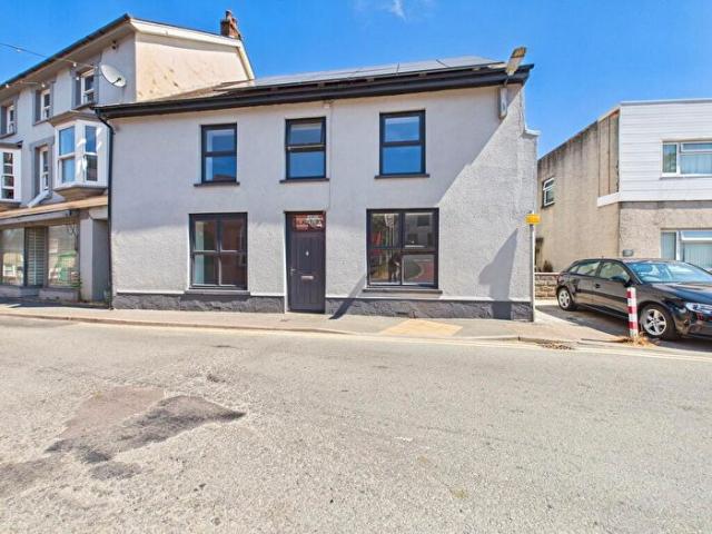 4 Bedroom End Of Terrace House To Rent In Water Street, Newcastle Emlyn, SA38