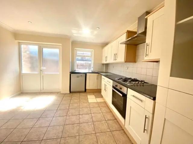 4 Bedroom End Of Terrace House To Rent In Barton Crescent, Leamington Spa, Warwickshire, CV31