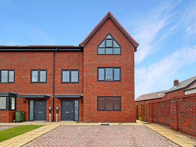 4 Bedroom End Of Terrace House To Rent In Francis Avenue, Aylesbury, Buckinghamshire, HP21