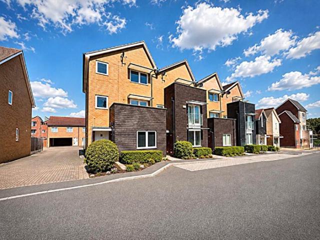 4 Bedroom End Of Terrace House To Rent In Kelly Gardens Milton Keynes, MK4