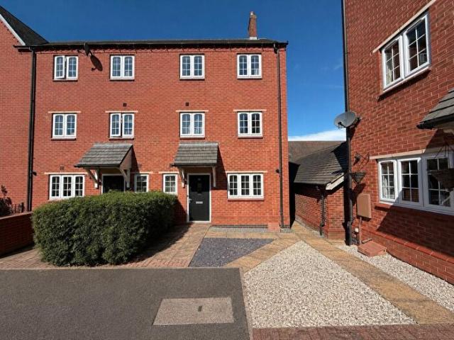 4 Bedroom End Of Terrace House To Rent In Salford Way, Church Gresley, DE11