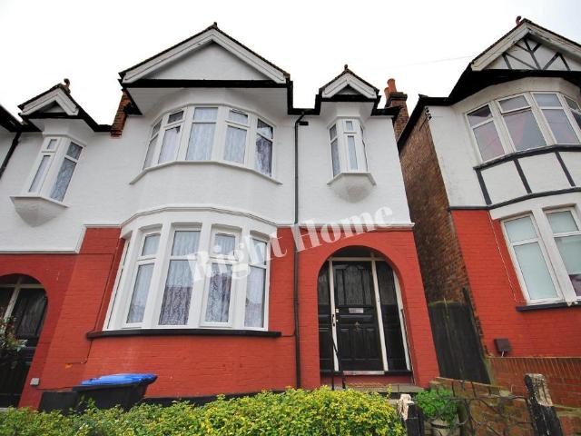 4 Bedroom END TERRACED To Let