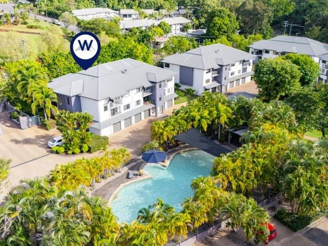 4 BEDROOM END UNIT OFFERING FLEXIBLE DUAL LIVING & POOLSIDE OUTLOOK