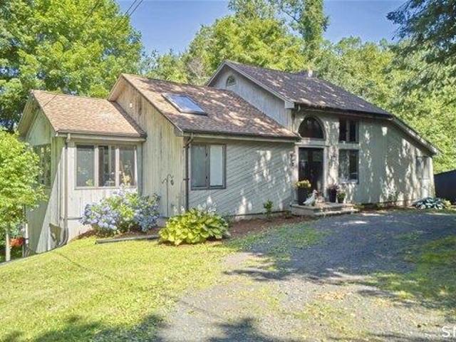 4 bedroom, East Hampton CT 06424 105576275