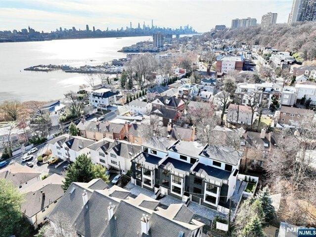 4 bedroom, Edgewater NJ 07020 105537643