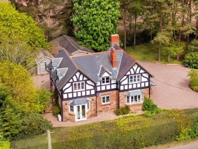 4 bedroom equestrian facility for sale