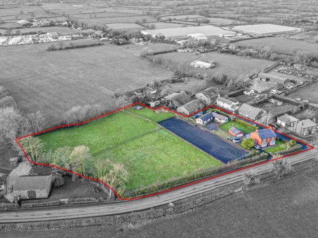 4 bedroom equestrian facility for sale