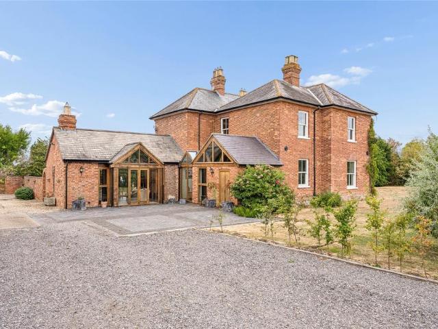 4 bedroom equestrian facility for sale