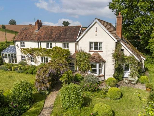 4 bedroom equestrian facility for sale