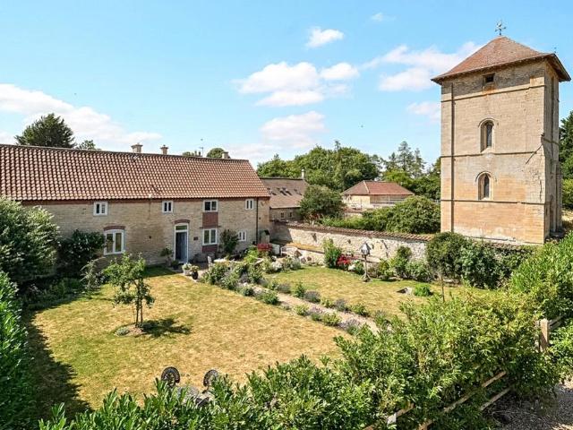 4 bedroom equestrian facility for sale