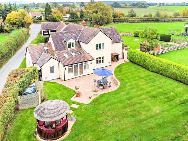 4 bedroom equestrian facility for sale