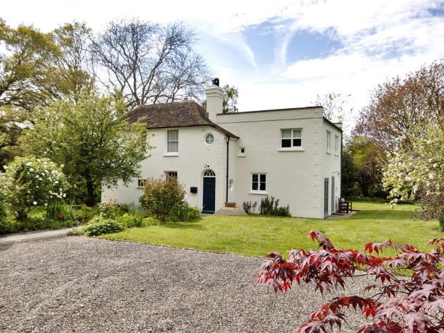 4 bedroom equestrian facility for sale