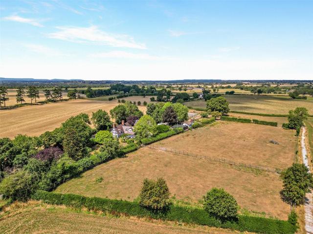 4 bedroom equestrian facility for sale