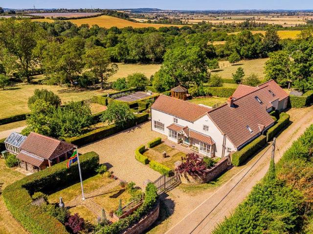 4 bedroom equestrian facility for sale