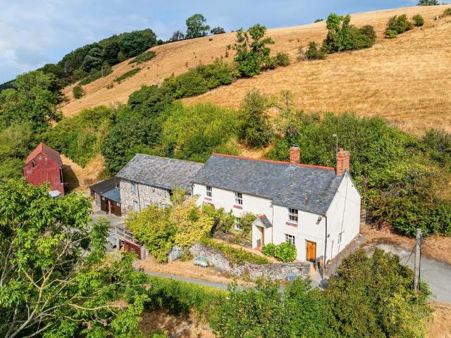 4 bedroom equestrian facility for sale