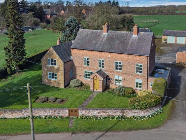 4 bedroom equestrian facility for sale